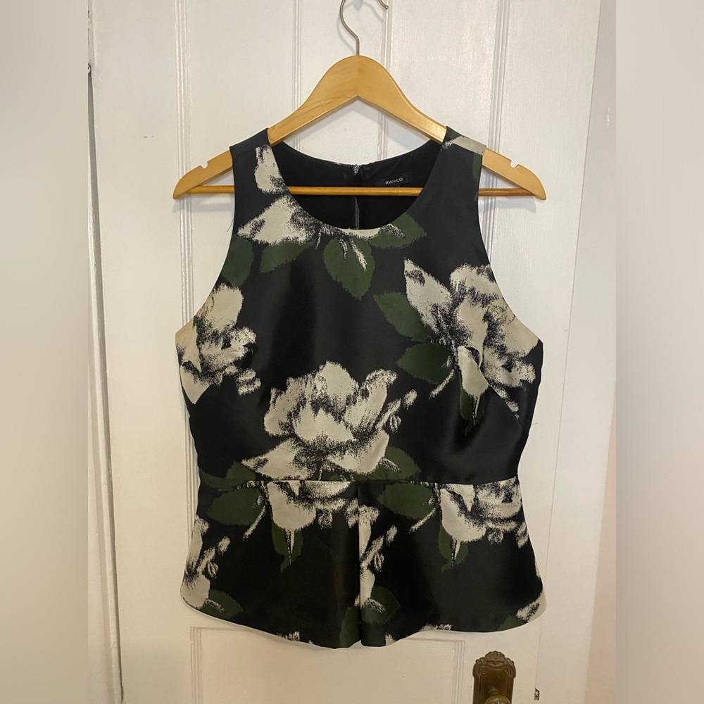 RW & Co. Peplum style top with zippered back